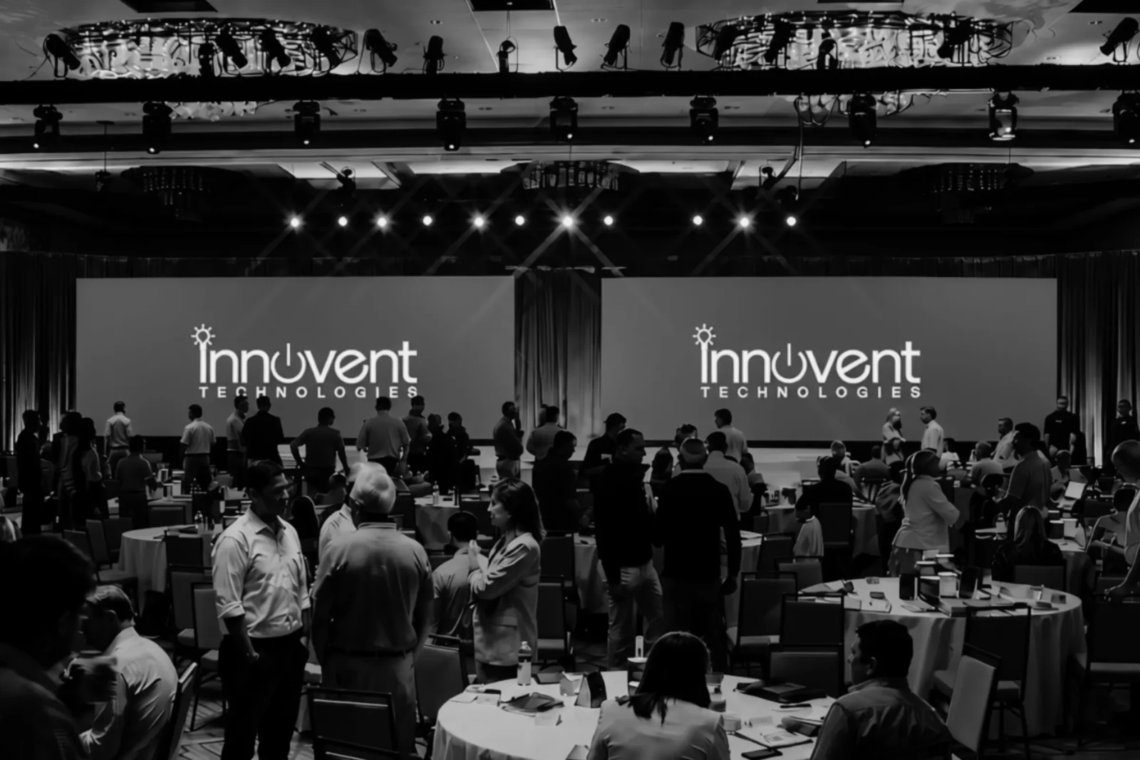 Attendees networking between sessions at a corporate executive meeting supported by Innovent Technologies AV production.